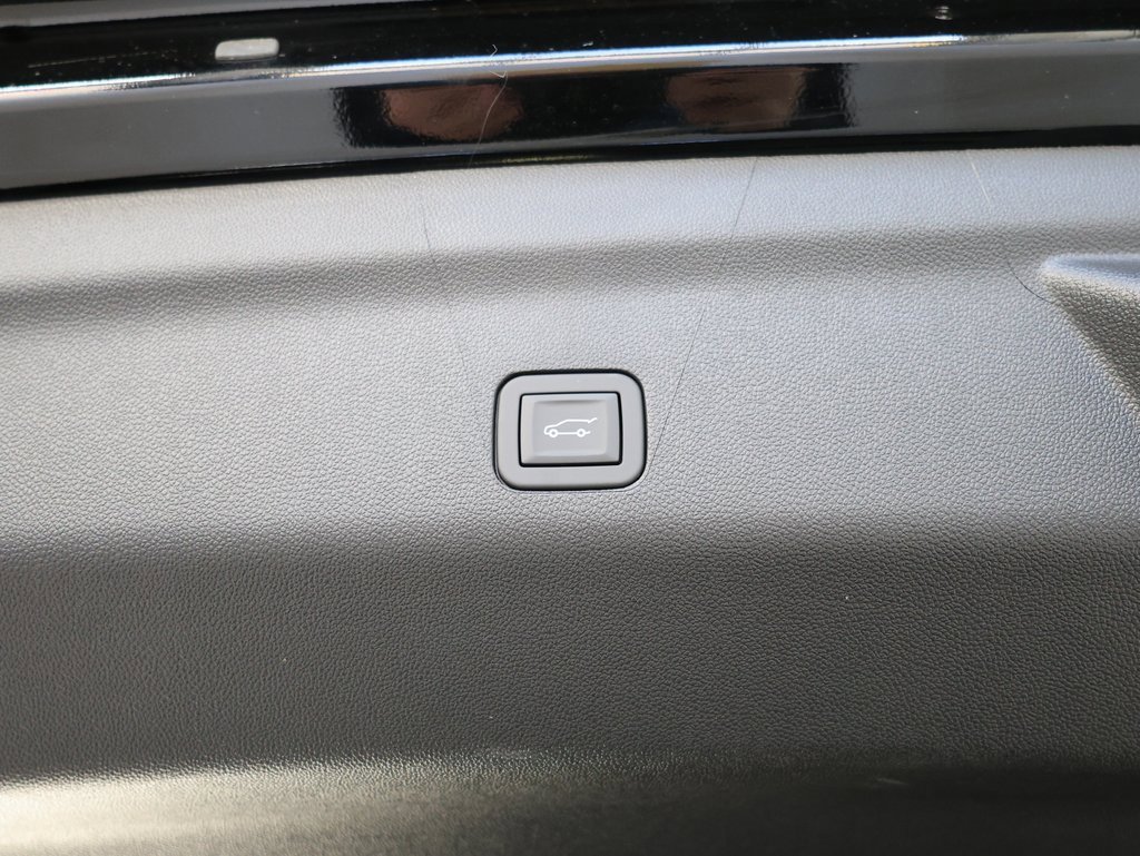 New 2025 Chevrolet Suburban High Country image 36