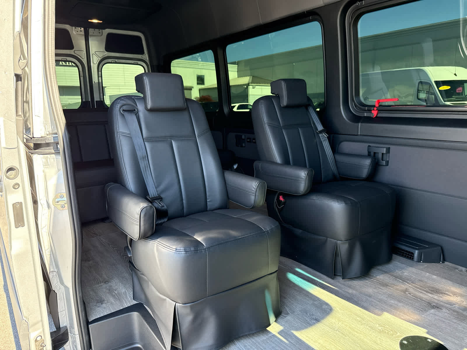 Used 2024 Mercedes-Benz Sprinter 2500 image 36