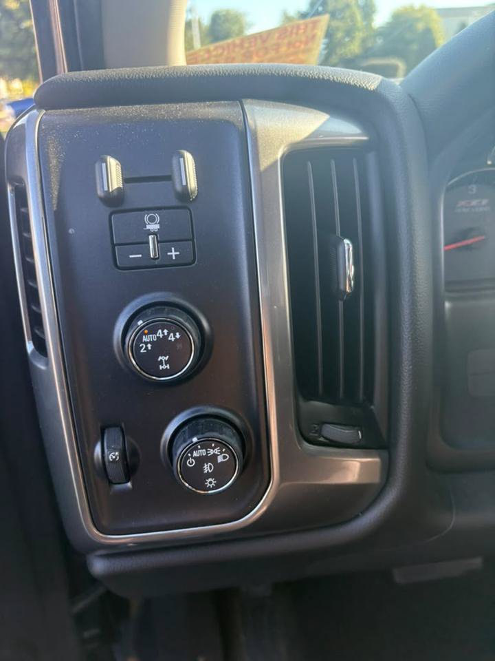 Used 2018 Chevrolet Silverado 1500 LT w/ All Star Edition AWD/4WD image 13