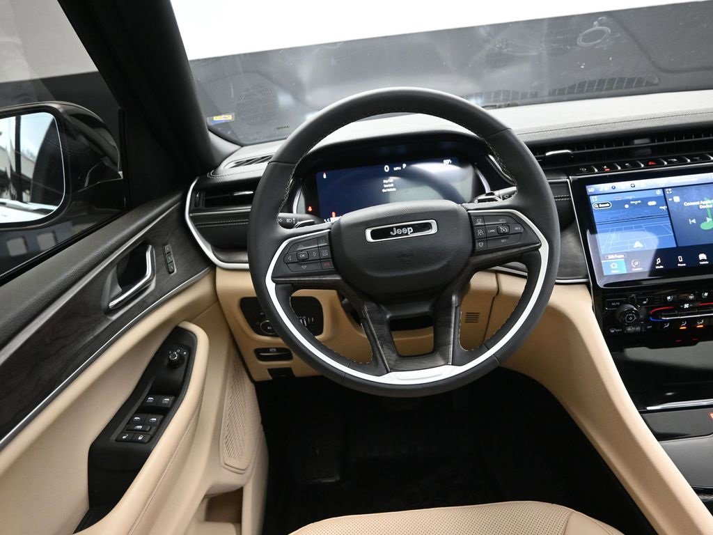 Used 2024 Jeep Grand Cherokee Limited w/ Luxury Tech Group II image 31