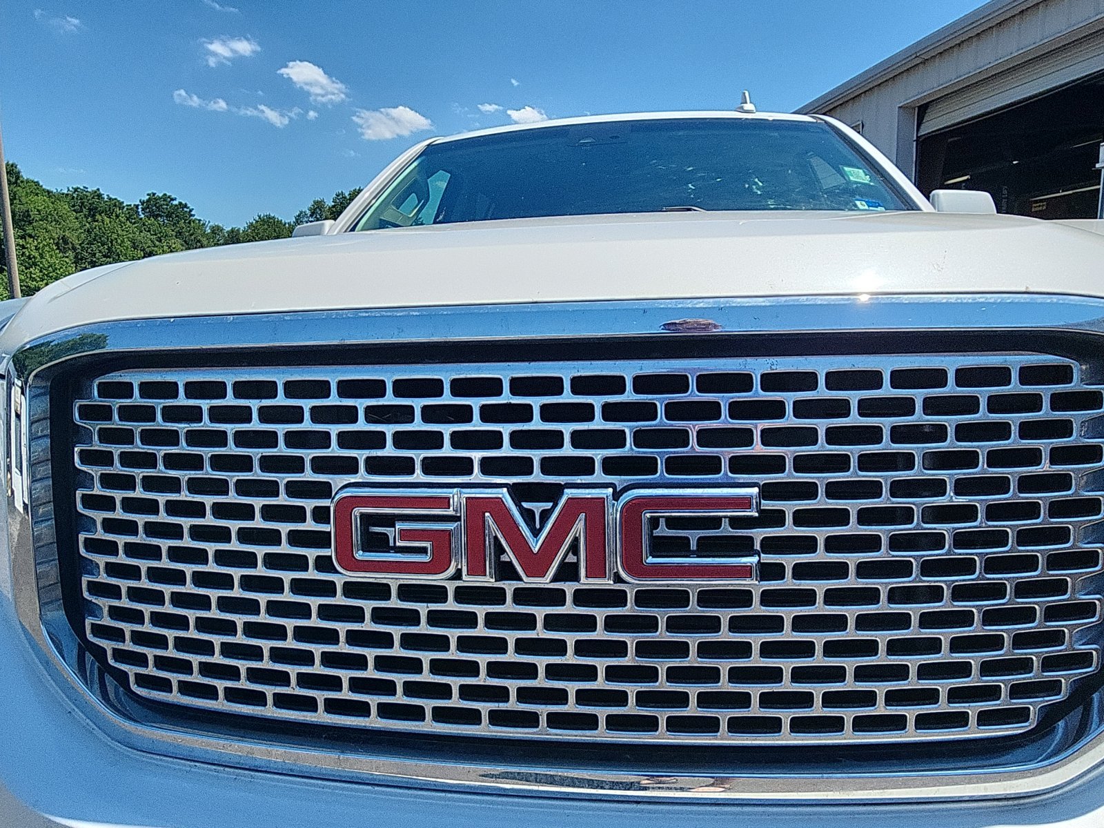 Used 2017 GMC Yukon XL Denali w/ Open Road Package RWD image 11