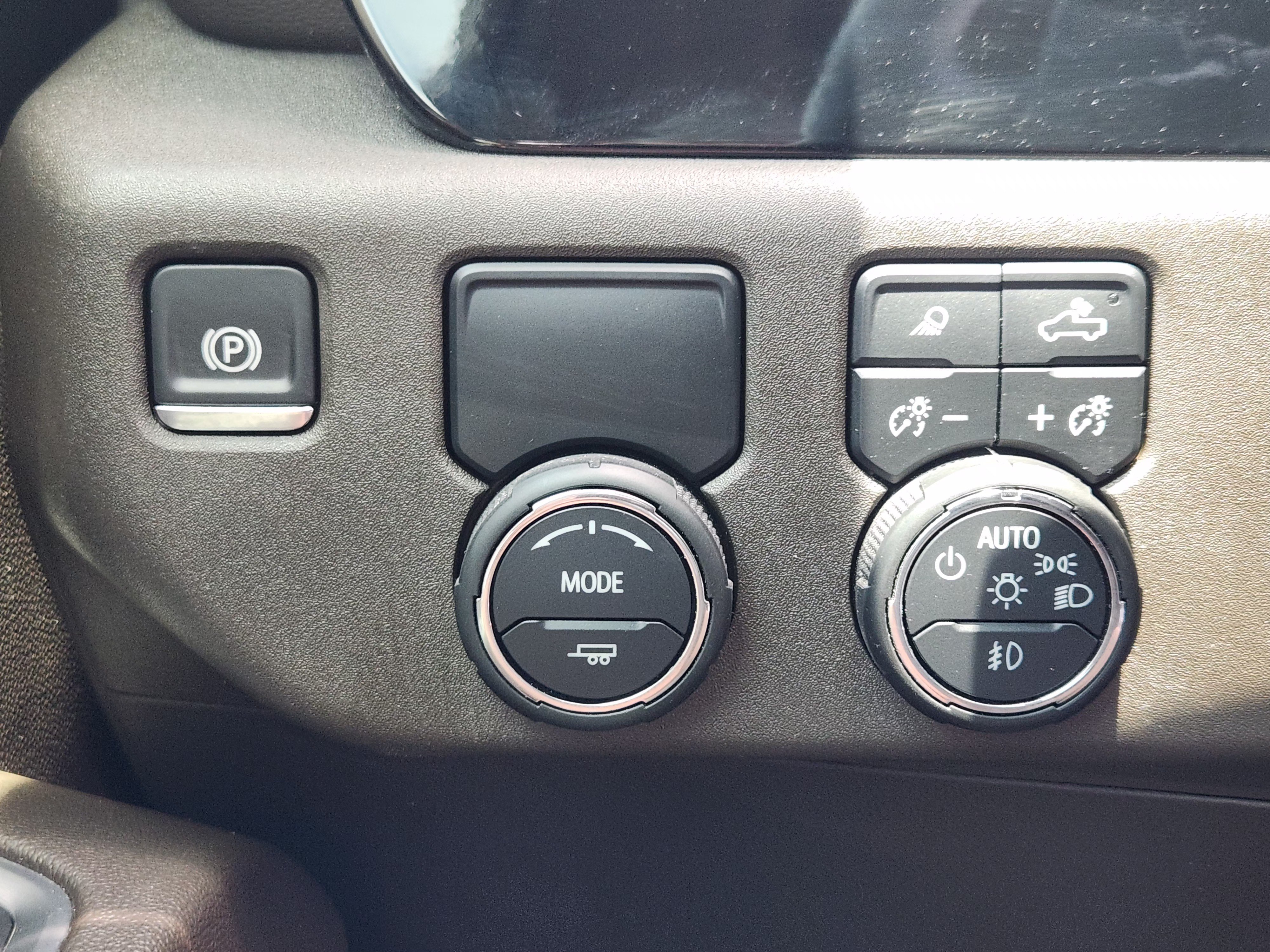 Used 2024 Chevrolet Silverado 1500 LTZ RWD image 23