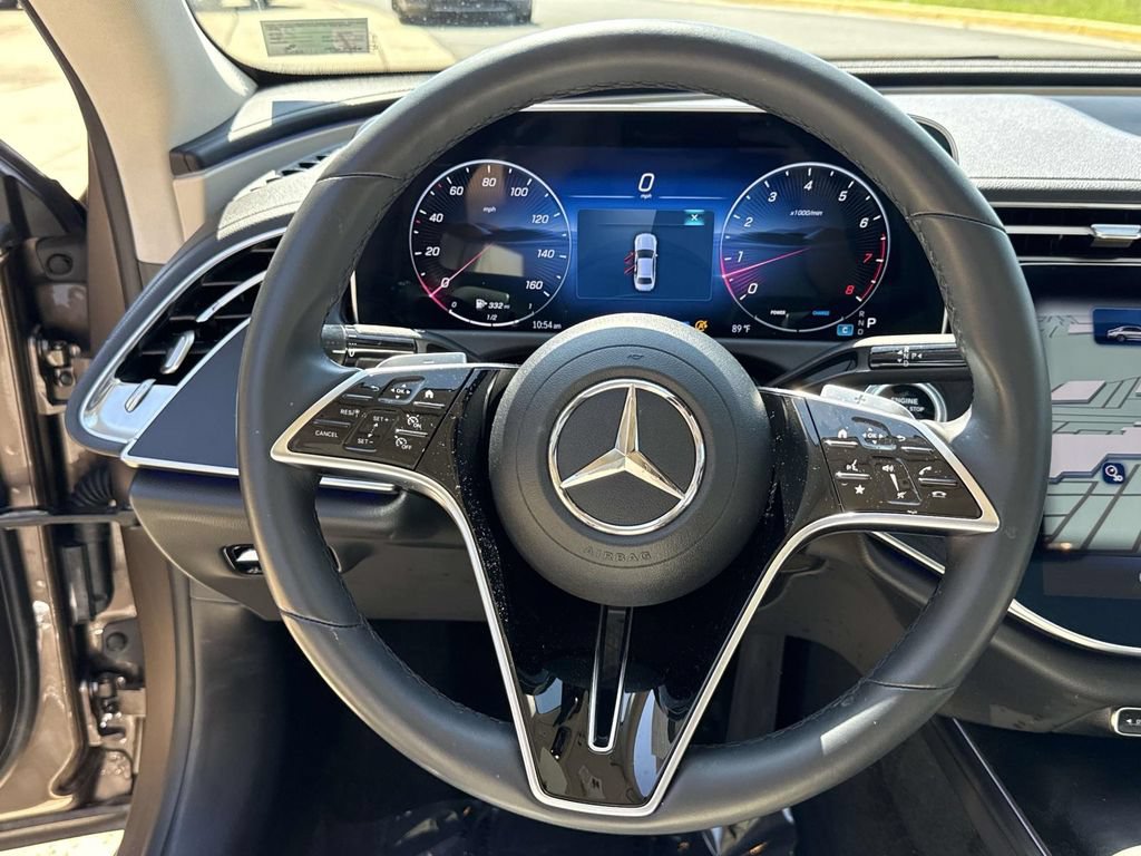 Used 2025 Mercedes-Benz E 350 4MATIC Sedan image 31