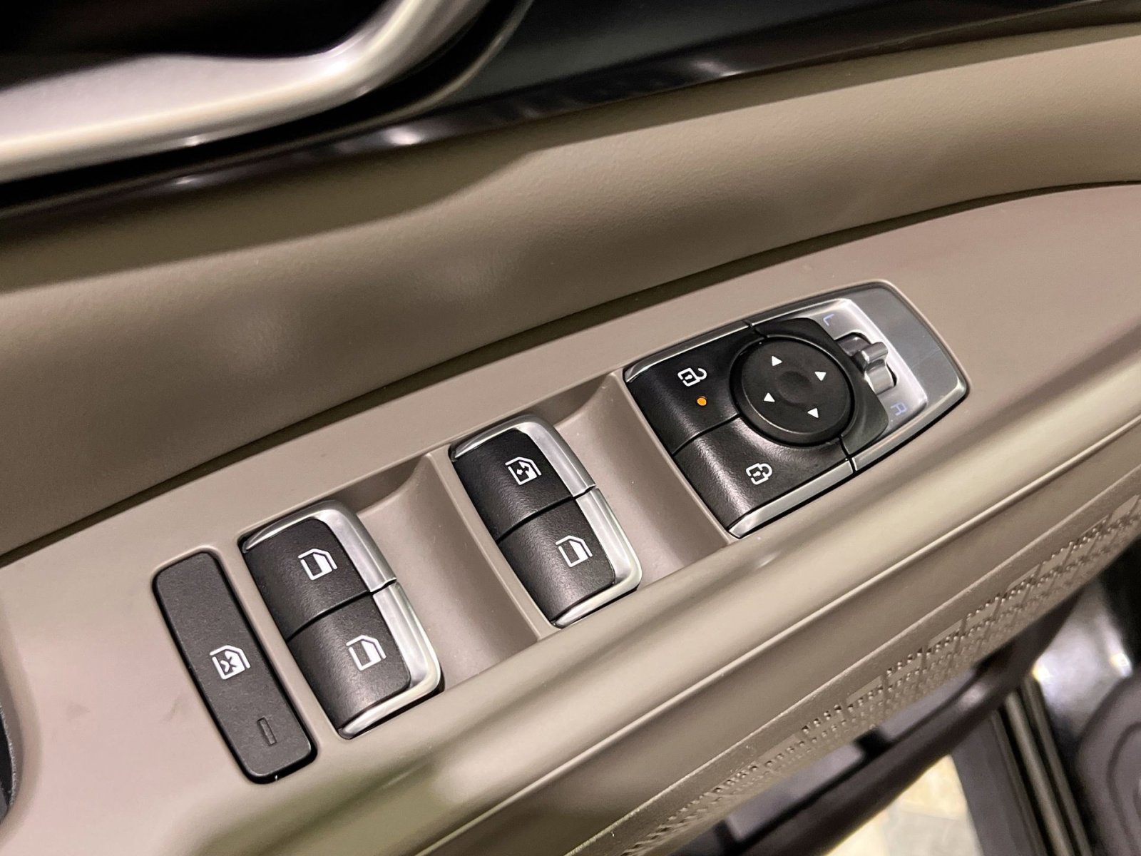 Used 2025 Kia Carnival image 31