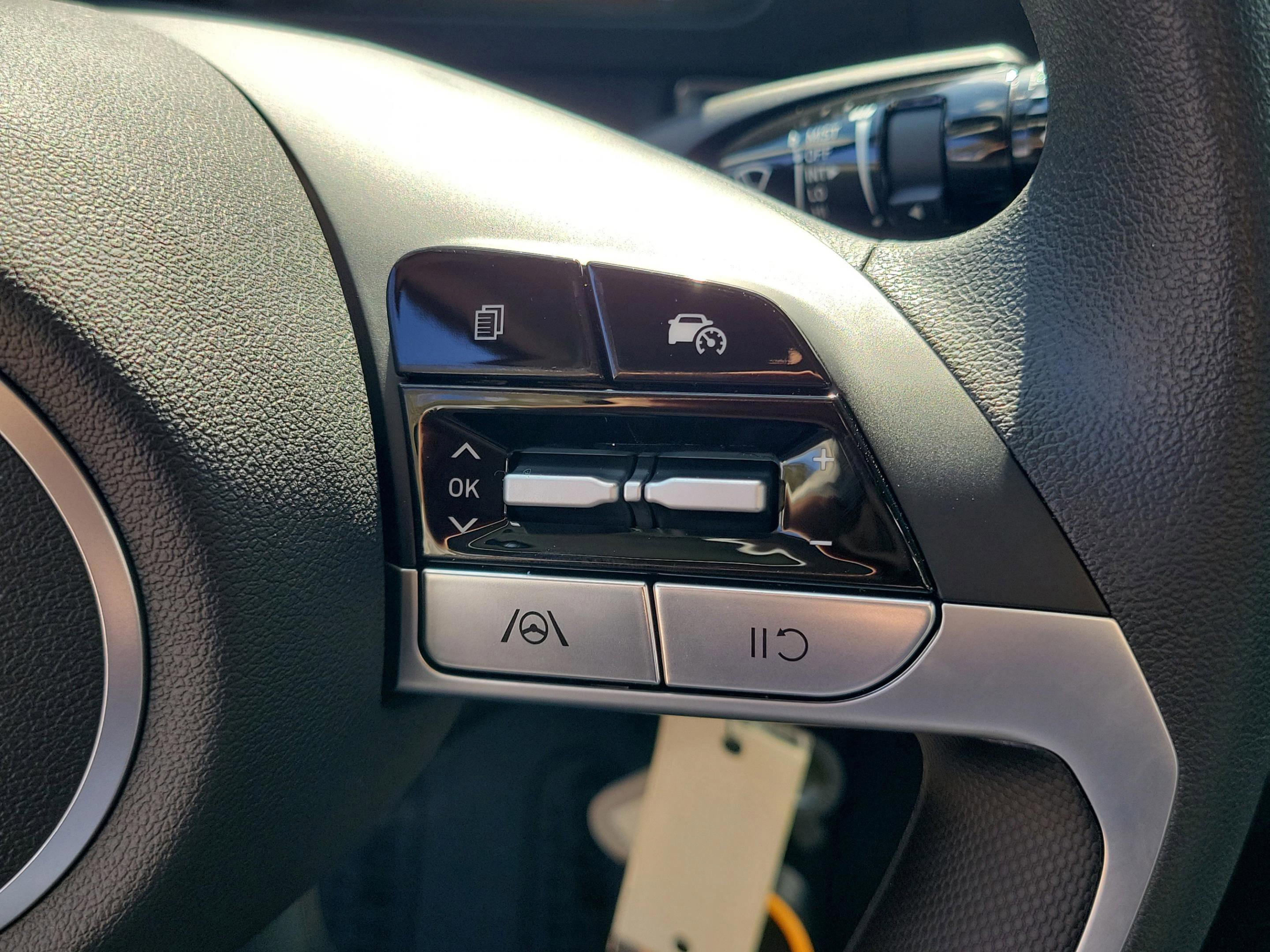 Certified 2026 Hyundai Elantra SE FWD image 41