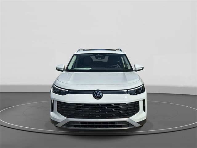 New 2025 Volkswagen Tiguan SE image 2