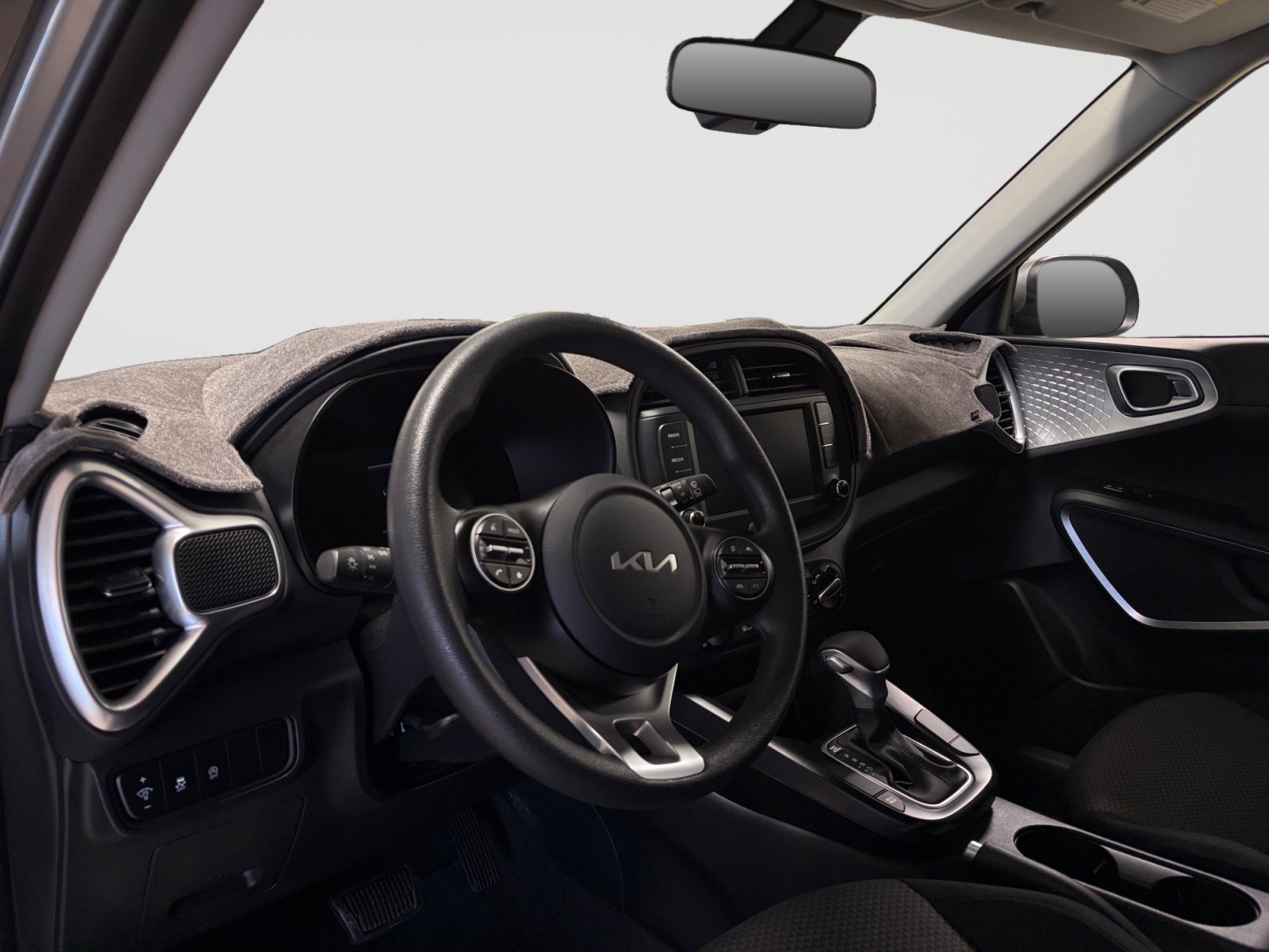Used 2025 Kia Soul LX w/ LX Technology Package FWD image 12