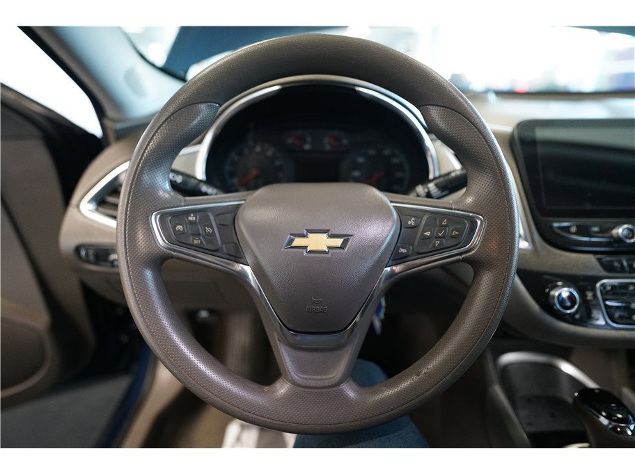 Used 2020 Chevrolet Malibu LT FWD image 18