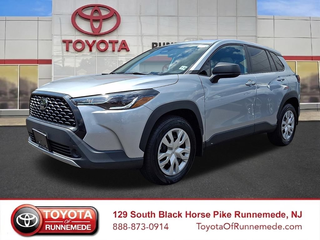 Used 2023 Toyota Corolla Cross L FWD image 3
