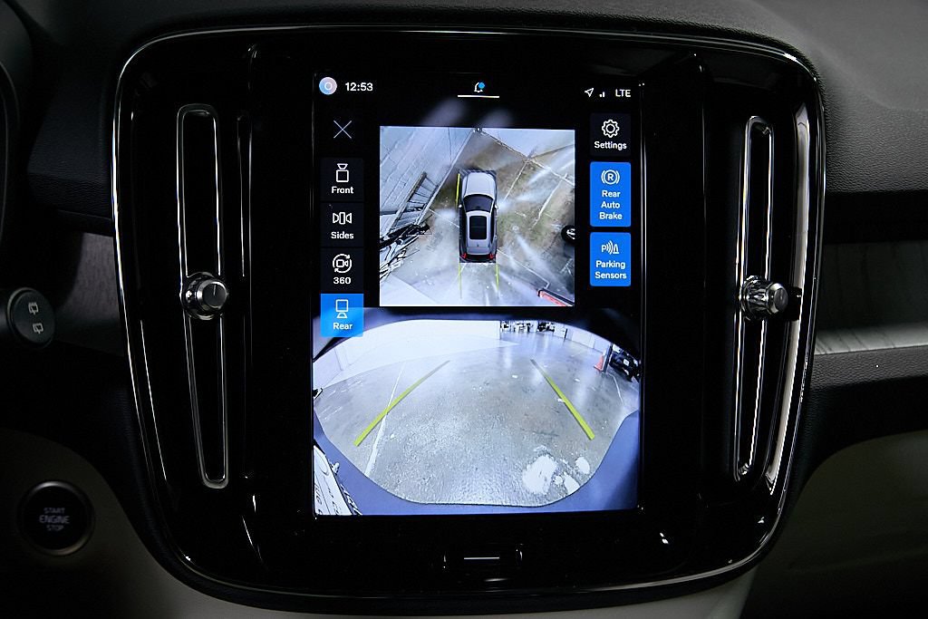 Certified 2025 Volvo XC40 B5 Ultra AWD/4WD image 31