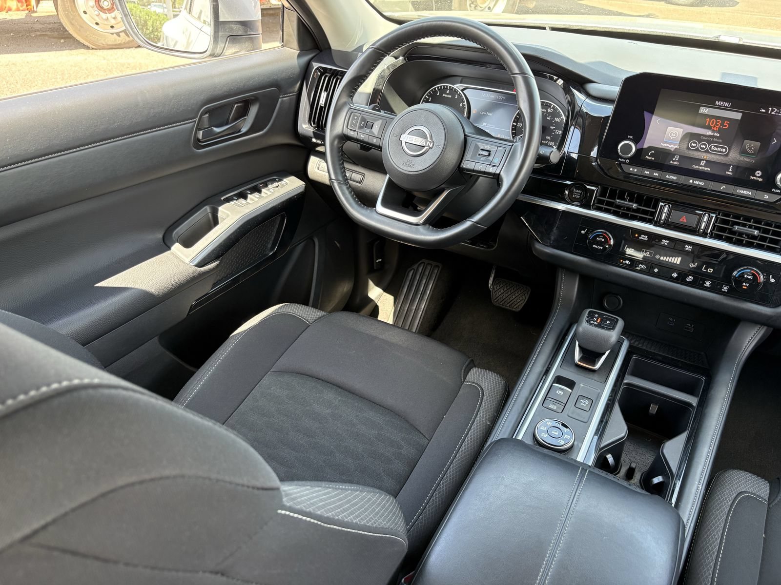 Used 2025 Nissan Pathfinder SV AWD/4WD image 19