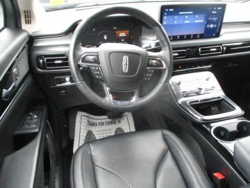 Used 2022 Lincoln Nautilus FWD w/ Premium Package image 5