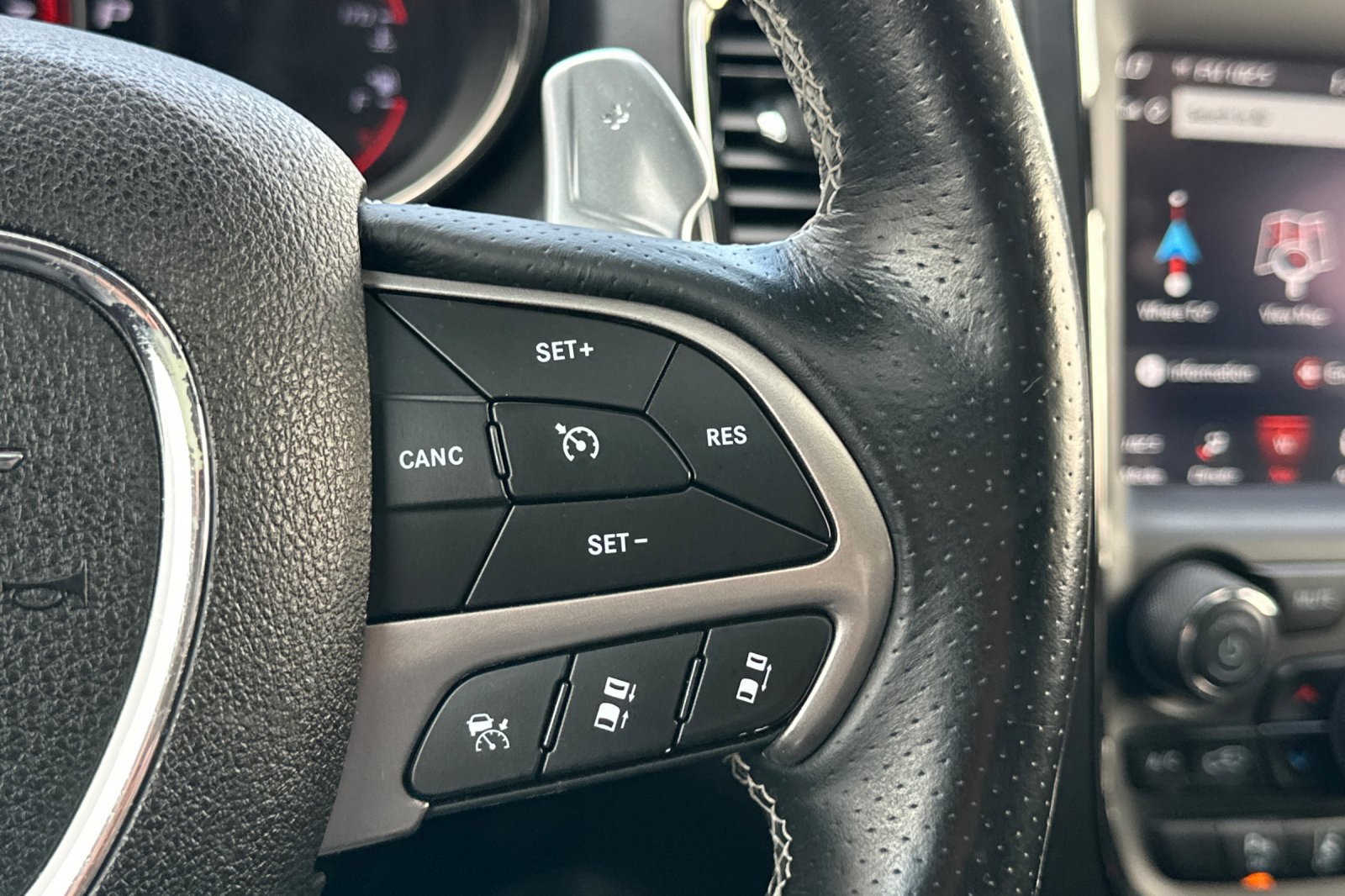 Used 2018 Dodge Durango SRT w/ SRT Interior Appearance Group image 39