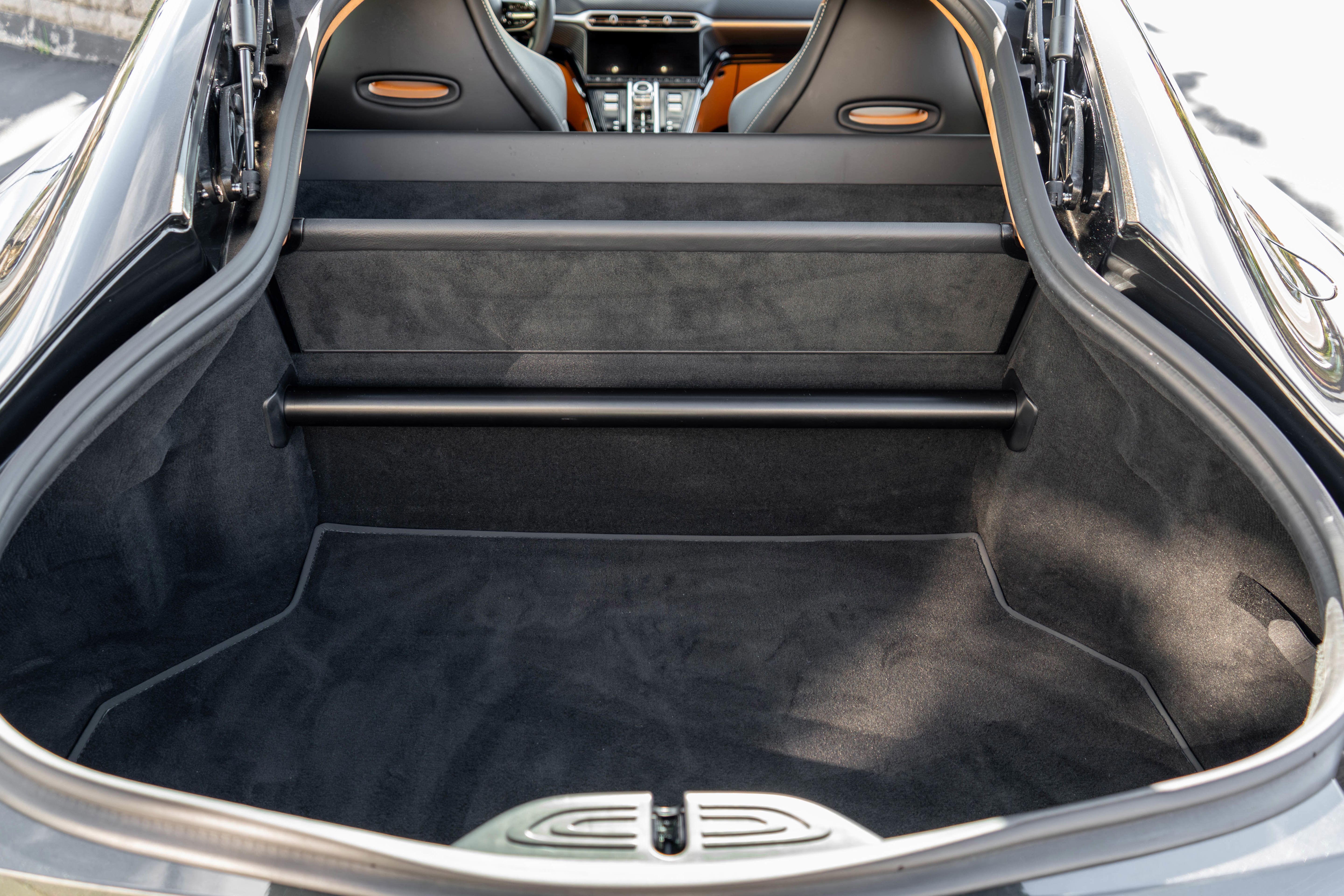 Used 2025 Aston Martin V8 Vantage Coupe image 30