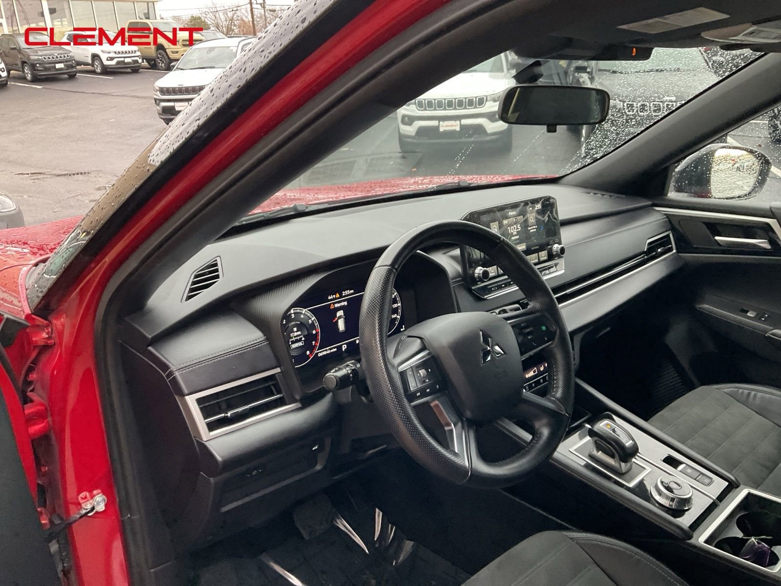 Used 2023 Mitsubishi Outlander SE image 15