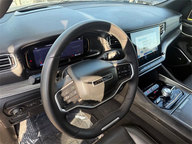 Used 2024 Jeep Wagoneer Series III w/ Flexible Seating Group image 8