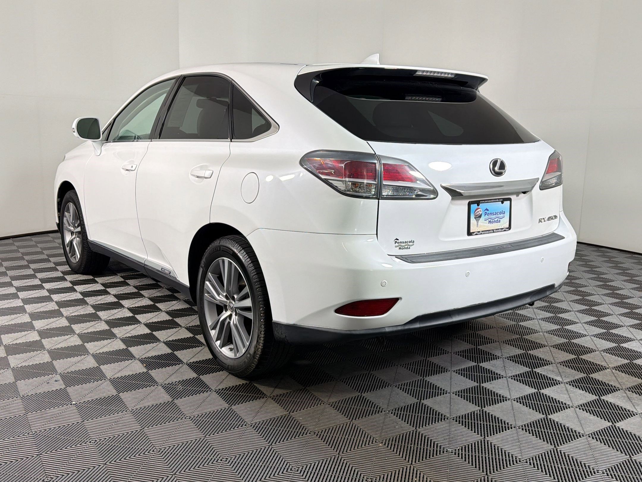 Used 2015 Lexus RX 450h FWD image 2