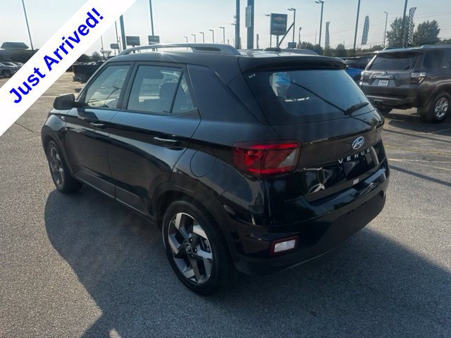 Used 2025 Hyundai Venue SEL FWD image 6