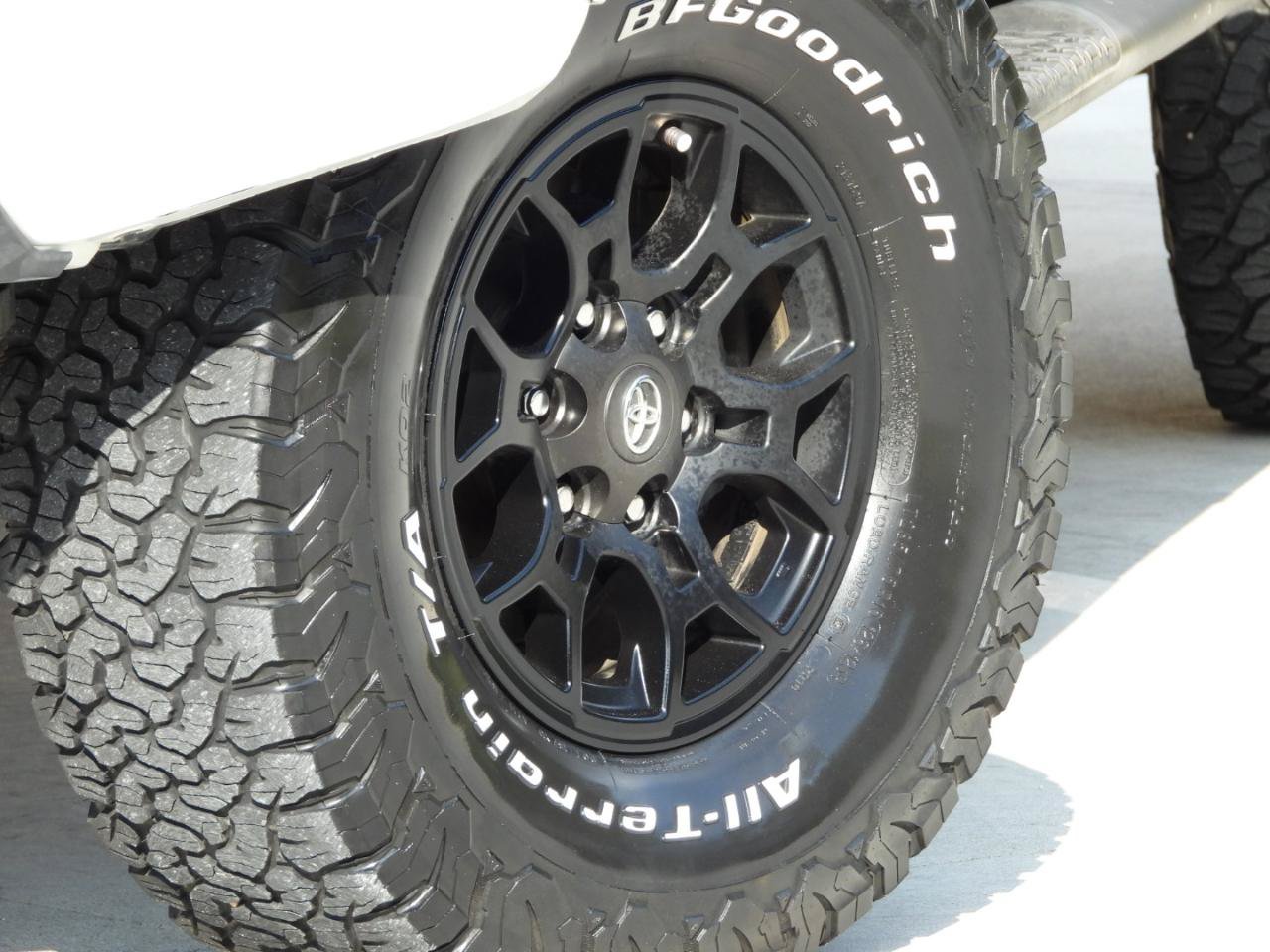 Used 2021 Toyota Tacoma SR5 RWD image 8