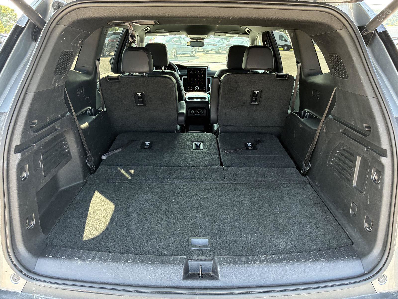 Used 2025 GMC Acadia Elevation w/ Elevation Premium Package AWD/4WD image 15
