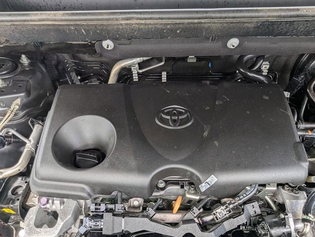 Used 2022 Toyota RAV4 XLE image 24