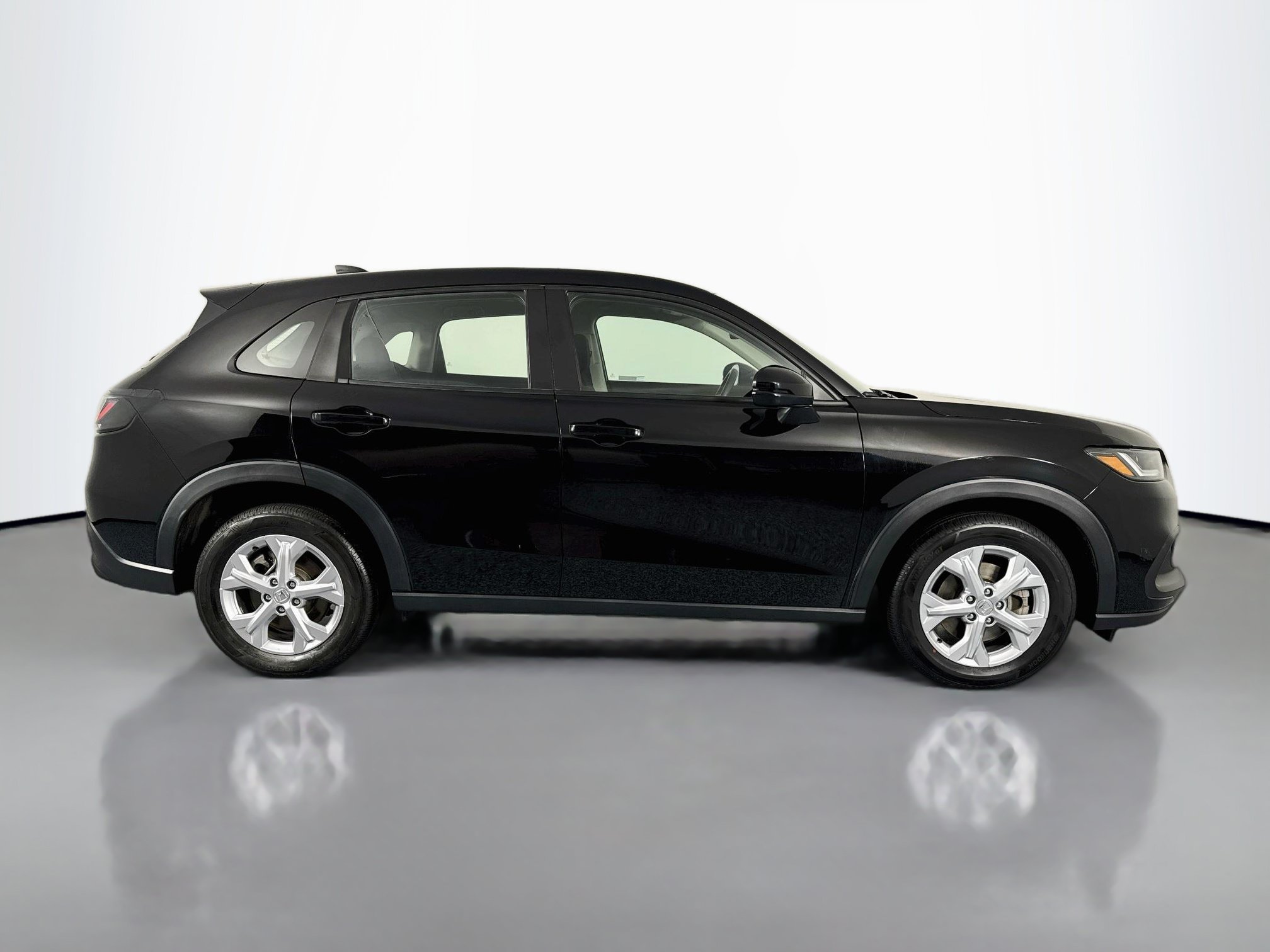 Certified 2023 Honda HR-V LX image 4