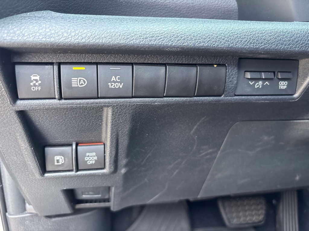 Used 2022 Toyota Sienna XSE w/ XSE Plus Package FWD image 21