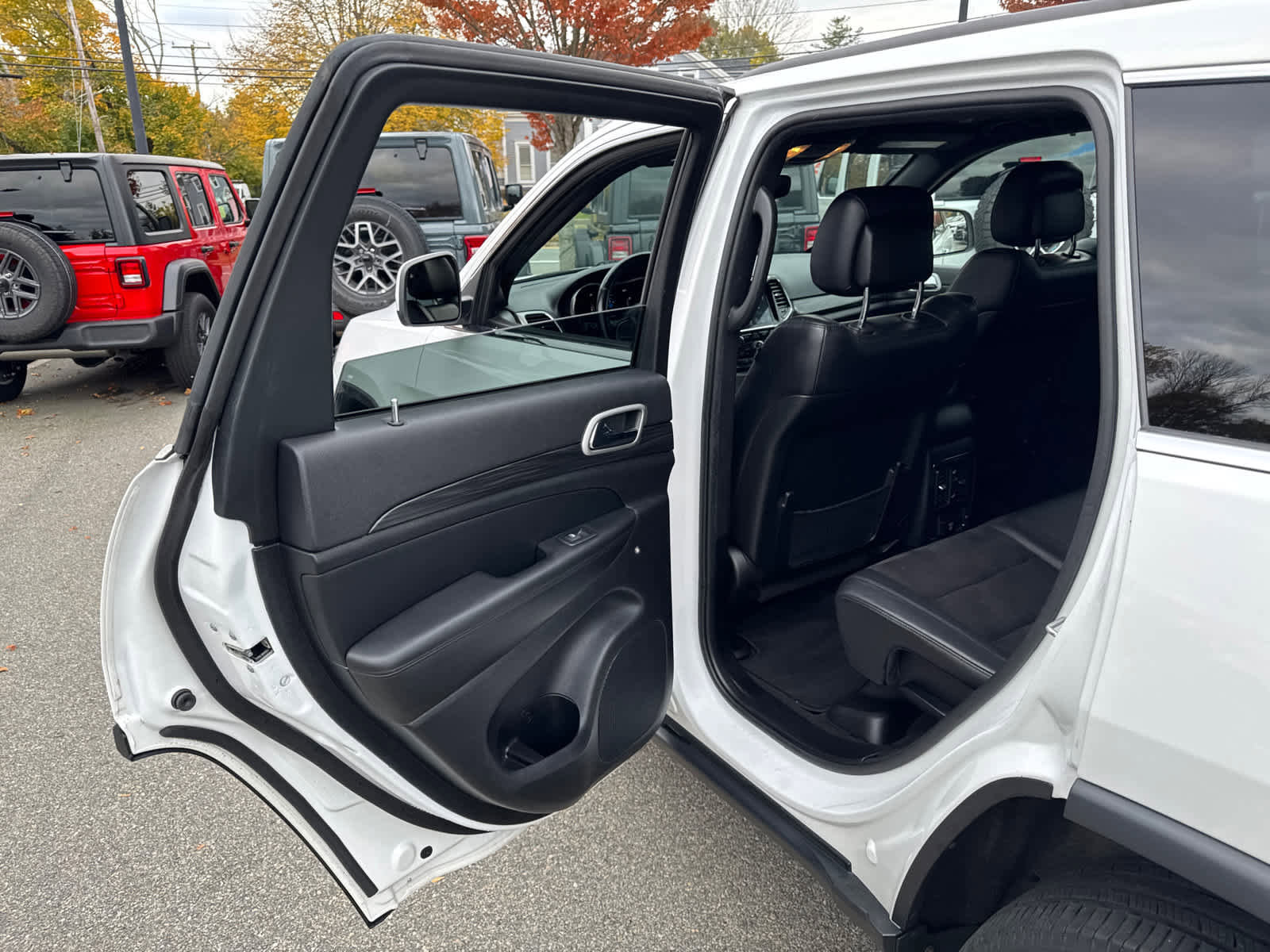 Used 2022 Jeep Grand Cherokee Laredo X image 29