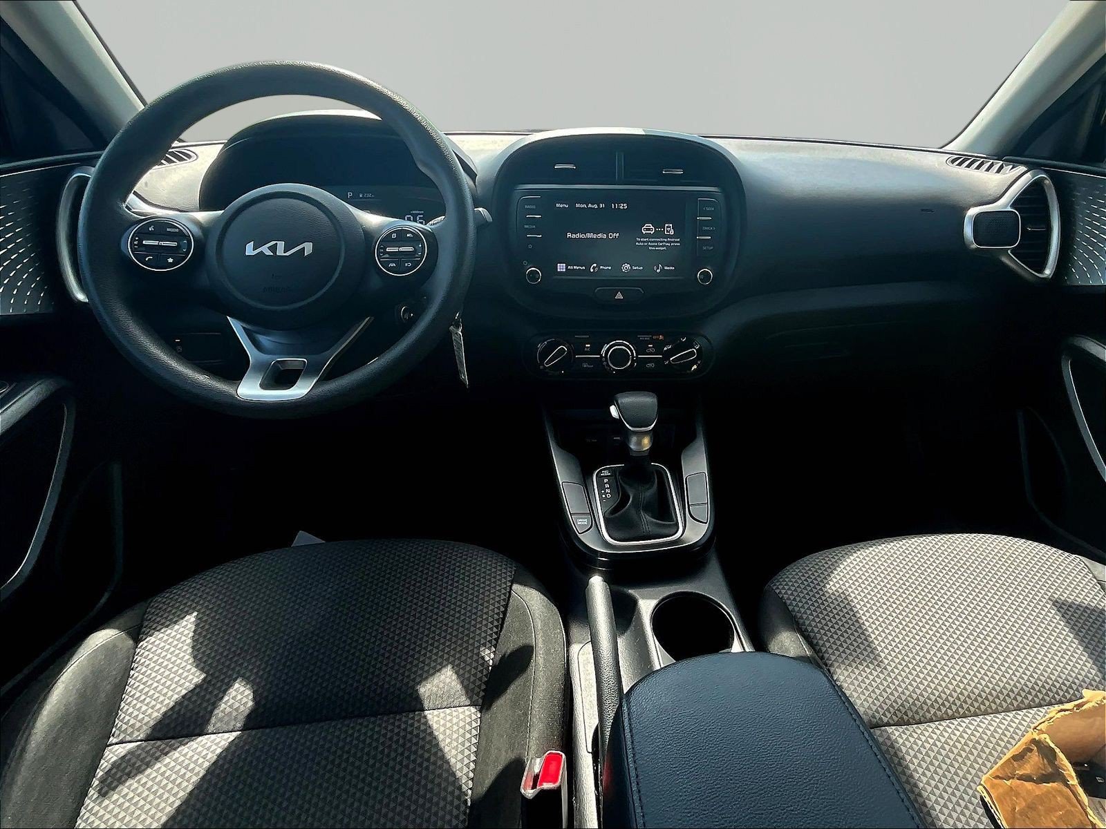 Used 2025 Kia Soul LX w/ LX Technology Package FWD image 7