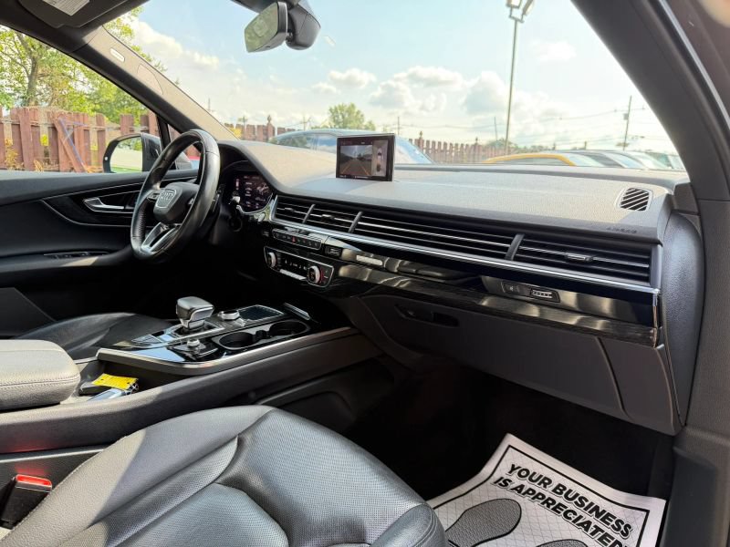 Used 2019 Audi Q7 3.0T Prestige AWD/4WD image 36