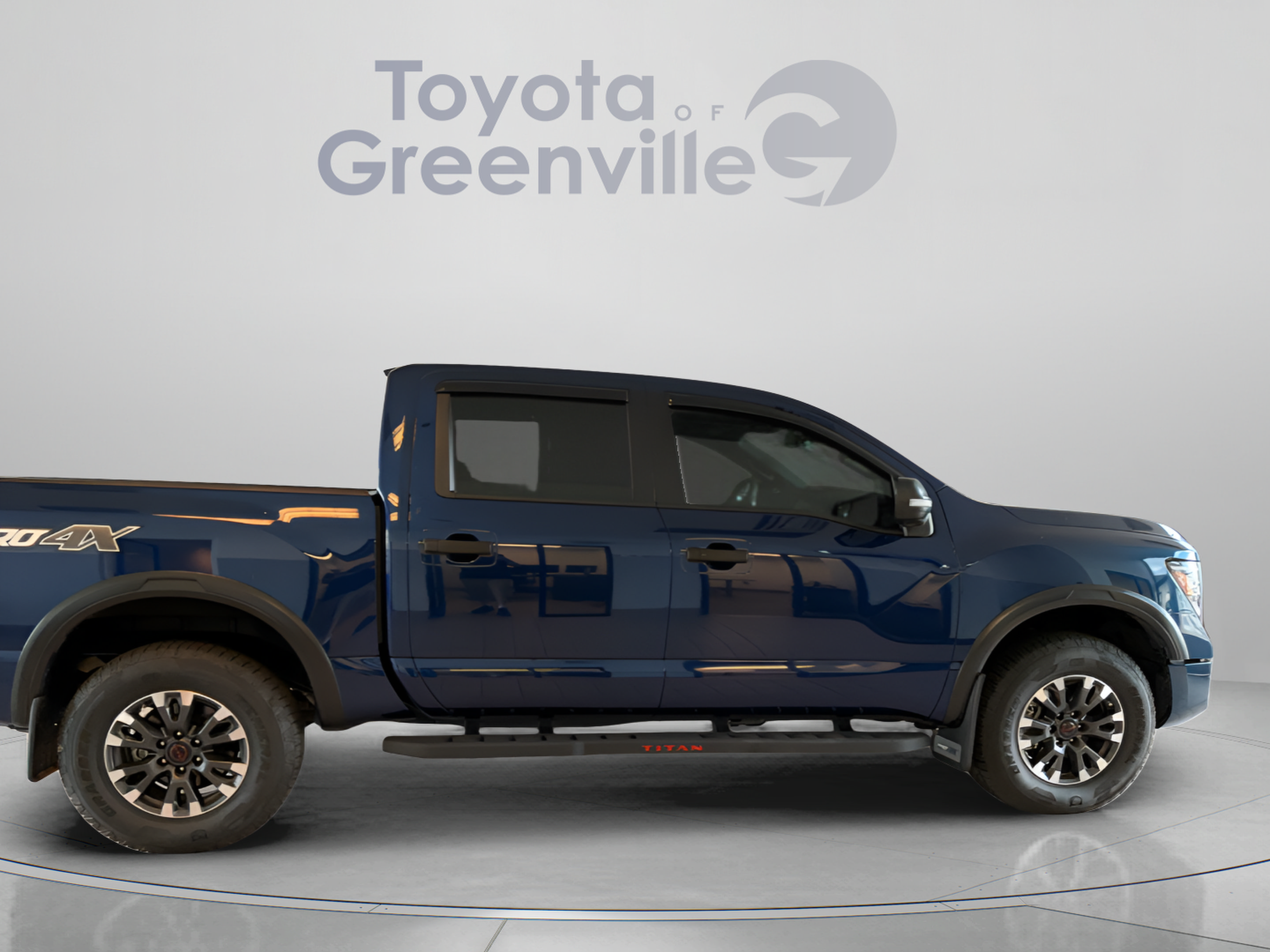 Used 2024 Nissan Titan PRO-4X w/ Pro-4x Convenience Package AWD/4WD image 7