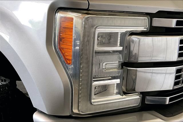 Used 2017 Ford F250 Platinum w/ FX4 Off-Road Package AWD/4WD image 4