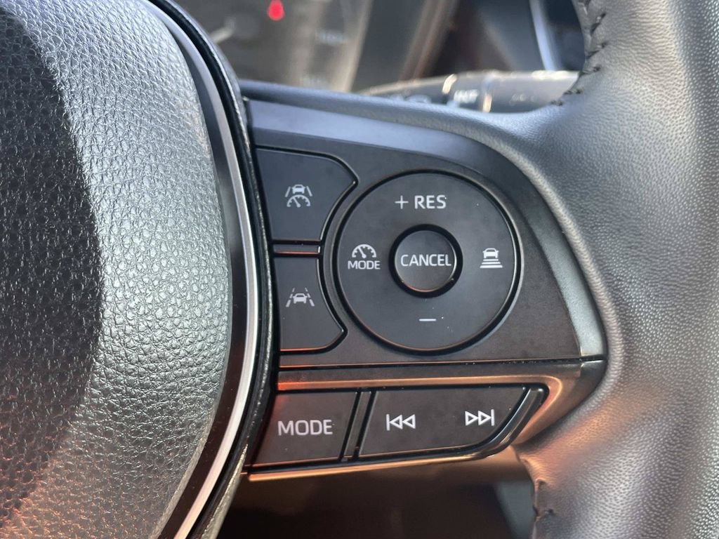 Used 2025 Toyota Corolla SE FWD image 30