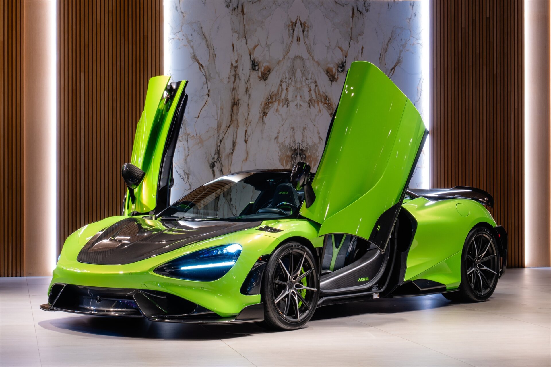Used 2022 McLaren 765LT RWD image 2