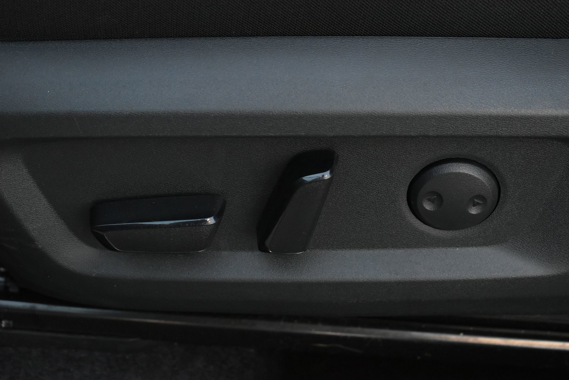 Used 2025 Nissan Rogue SV AWD/4WD image 14