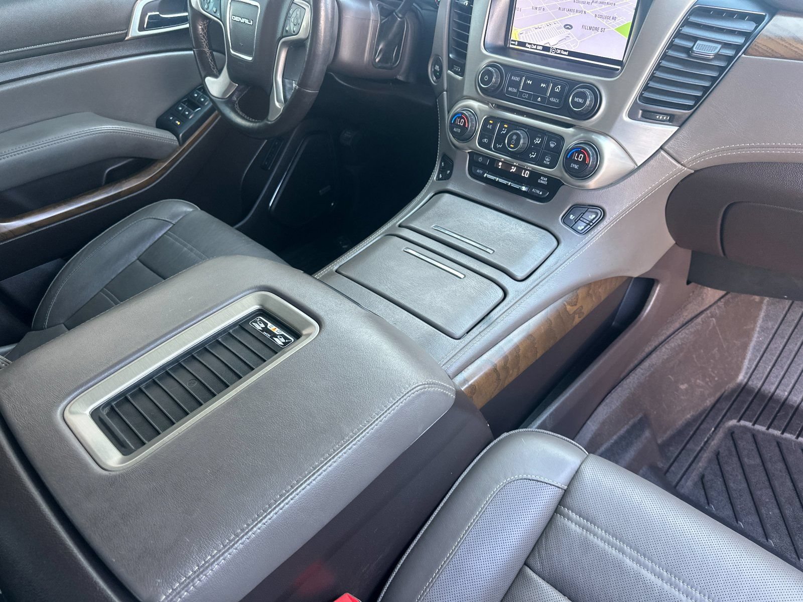 Used 2020 GMC Yukon Denali w/ Denali Ultimate Package AWD/4WD image 20