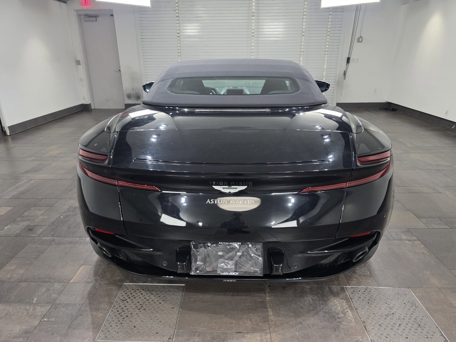 Used 2019 Aston Martin DB11 Volante image 24