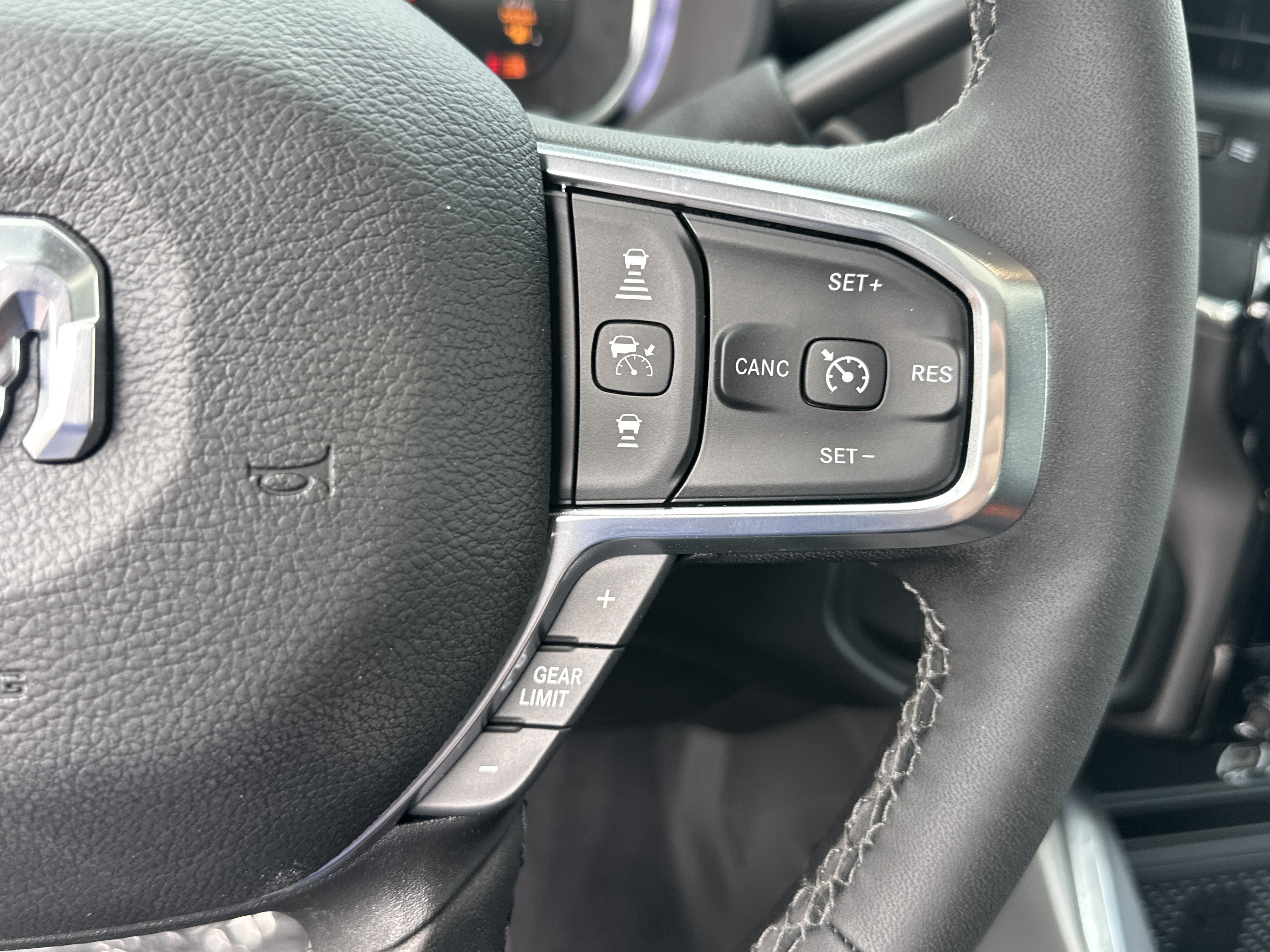 New 2026 RAM 2500 Laramie AWD/4WD image 11