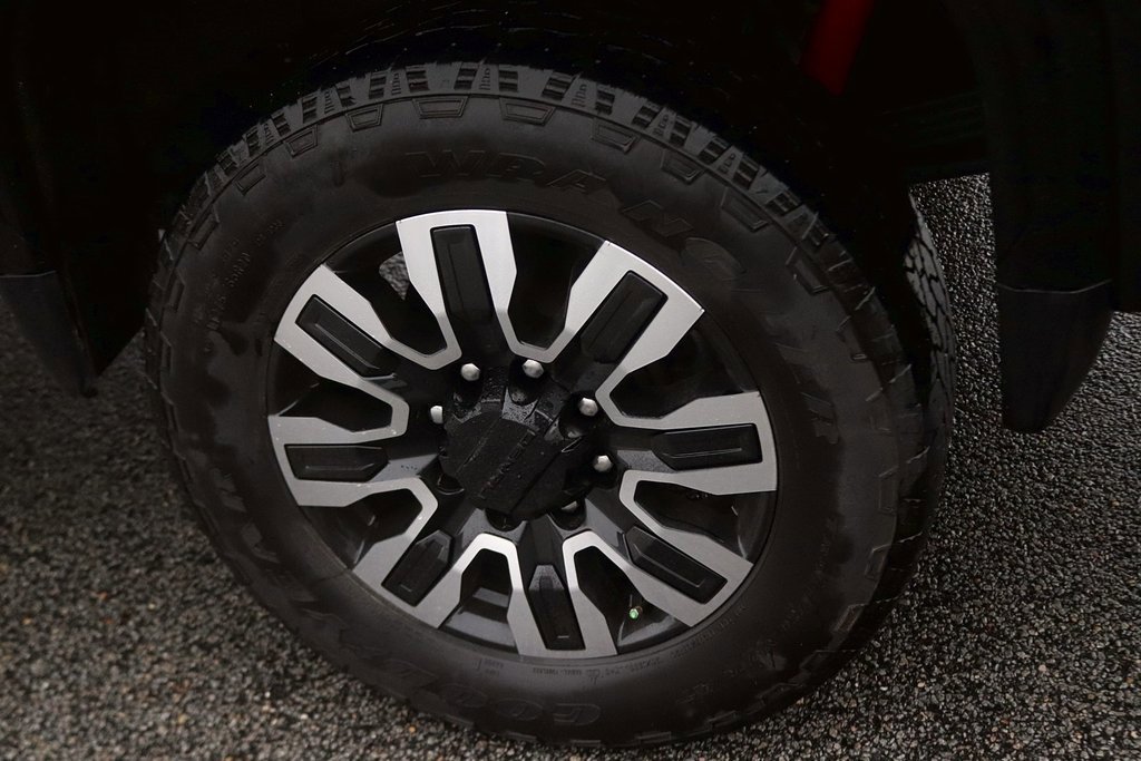 Used 2024 GMC Sierra 2500 Denali Ultimate image 8