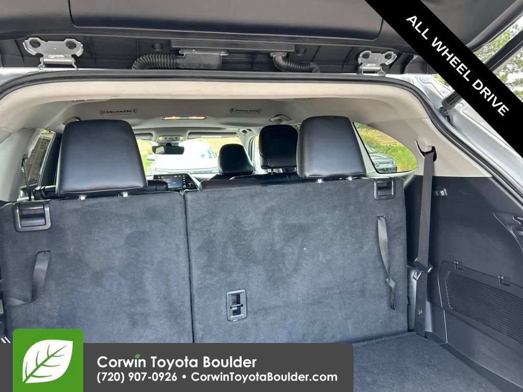 Used 2022 Toyota Highlander XLE AWD/4WD image 18