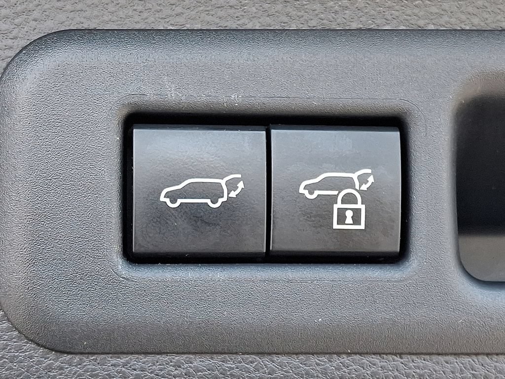 Used 2024 Toyota Sequoia Platinum AWD/4WD image 30