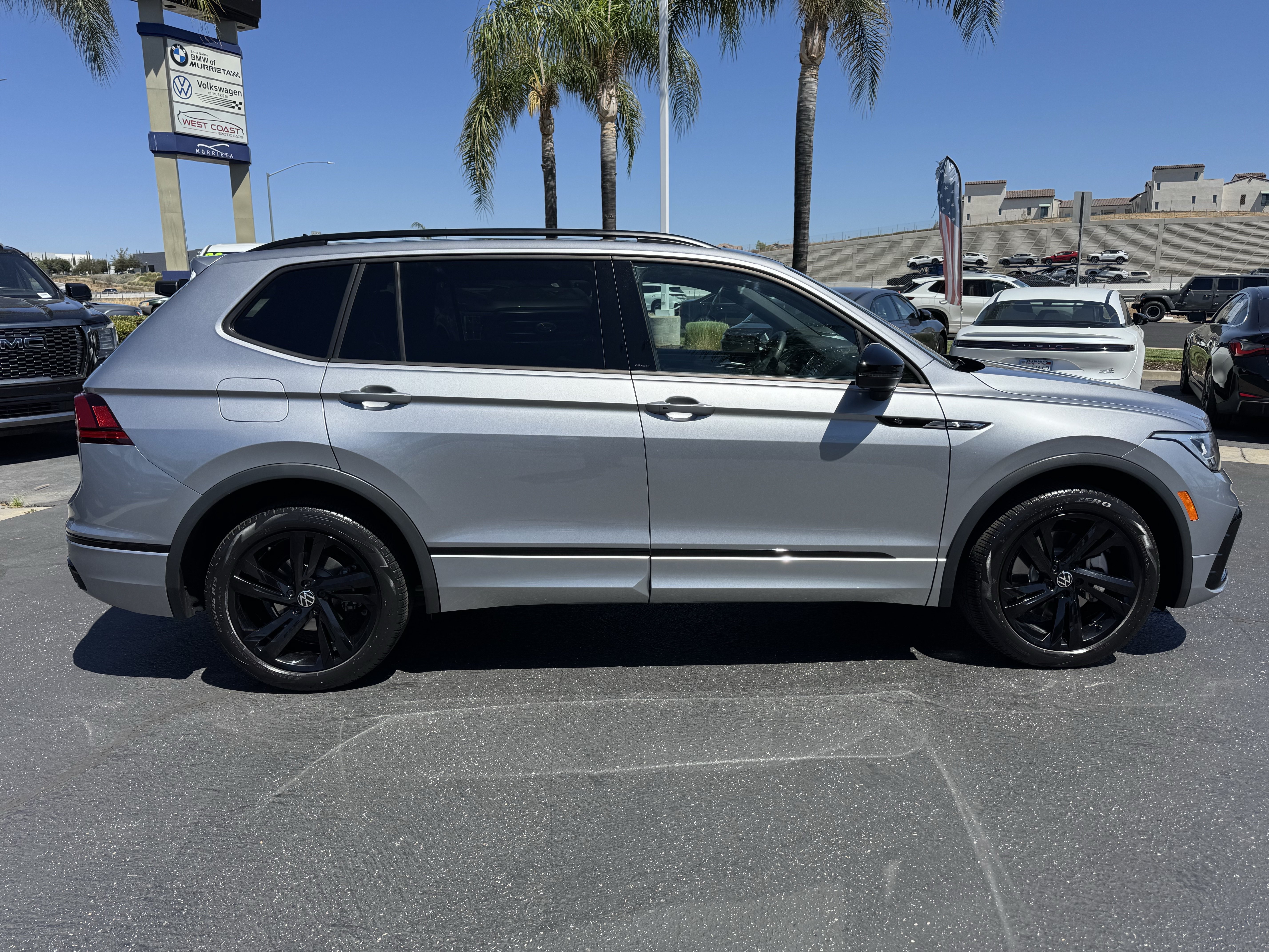 Used 2024 Volkswagen Tiguan SE R-Line FWD image 10