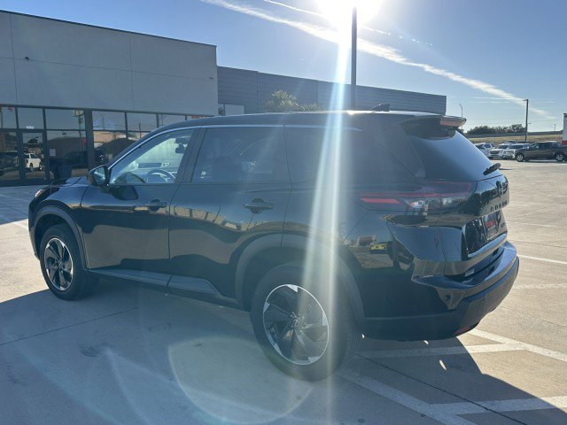 Used 2024 Nissan Rogue SV image 9
