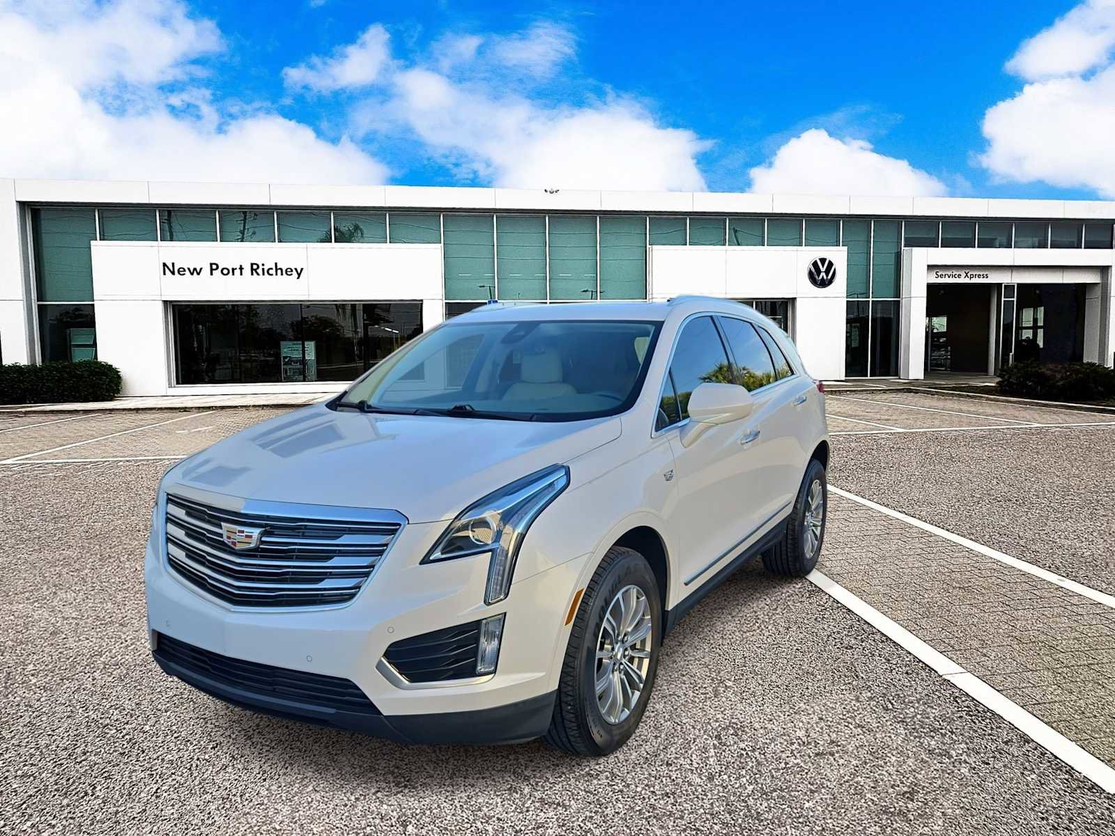 Used 2018 Cadillac XT5 Luxury w/ Driver Awareness Package image 4