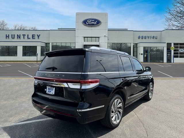 Used 2022 Lincoln Navigator Reserve AWD/4WD image 5