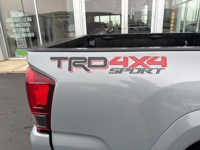 Used 2018 Toyota Tacoma TRD Sport AWD/4WD image 9