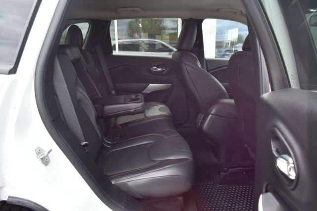 Used 2018 Jeep Cherokee Trailhawk w/ Cold Weather Group AWD/4WD image 38