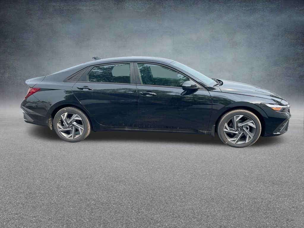 Used 2025 Hyundai Elantra Sport image 33