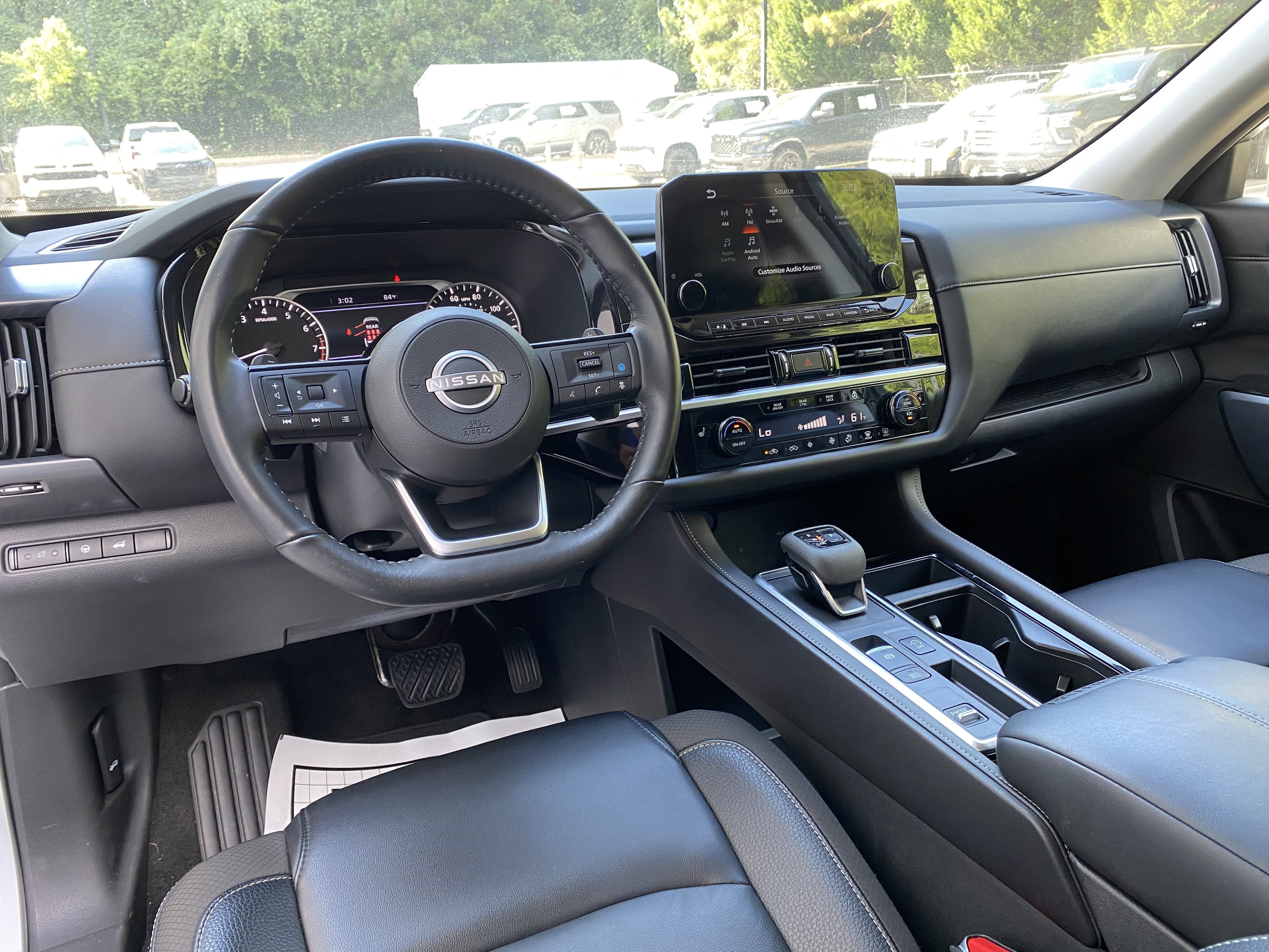 Used 2024 Nissan Pathfinder SL FWD image 17