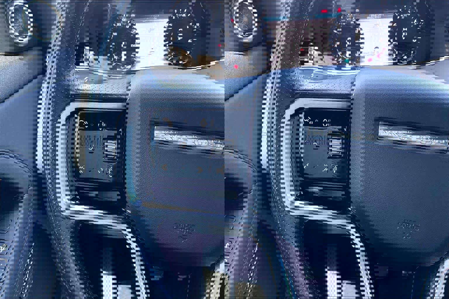 Used 2021 Land Rover Range Rover Evoque R-Dynamic SE image 23